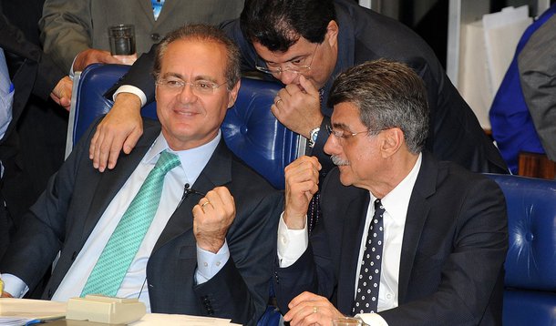 Bras�lia - O presidente do Senado, Renan Calheiros, o l�der do governo no Senado, Eduardo Braga, e o senador Romero Juc�, durante sess�o para analisar a Medida Provis�ria 595, a MP dos Portos