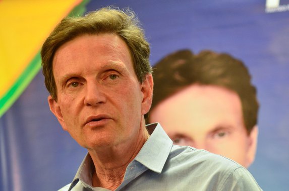 O candidato ao cargo de governador do Rio de Janeiro,Marcelo Crivella (PRB), concede entrevista (Fernando Frazão/Agência Brasil)