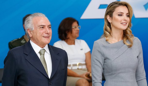 Brasília - DF, 03/08/2016. Presidente em Exercício Michel Temer e a Primeira-dama, Marcela Temer durante solenidade de apresentação de oficiais-generais recém-promovidos. Foto: Carolina Antunes/PR