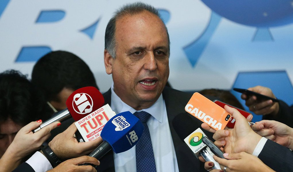 Brasília - Entrevista coletiva do governador do Rio de Janeiro, Luiz Fernando Pezão, após reunião com o presidente Michel Temer (Valter Campanato/Agência Brasil)