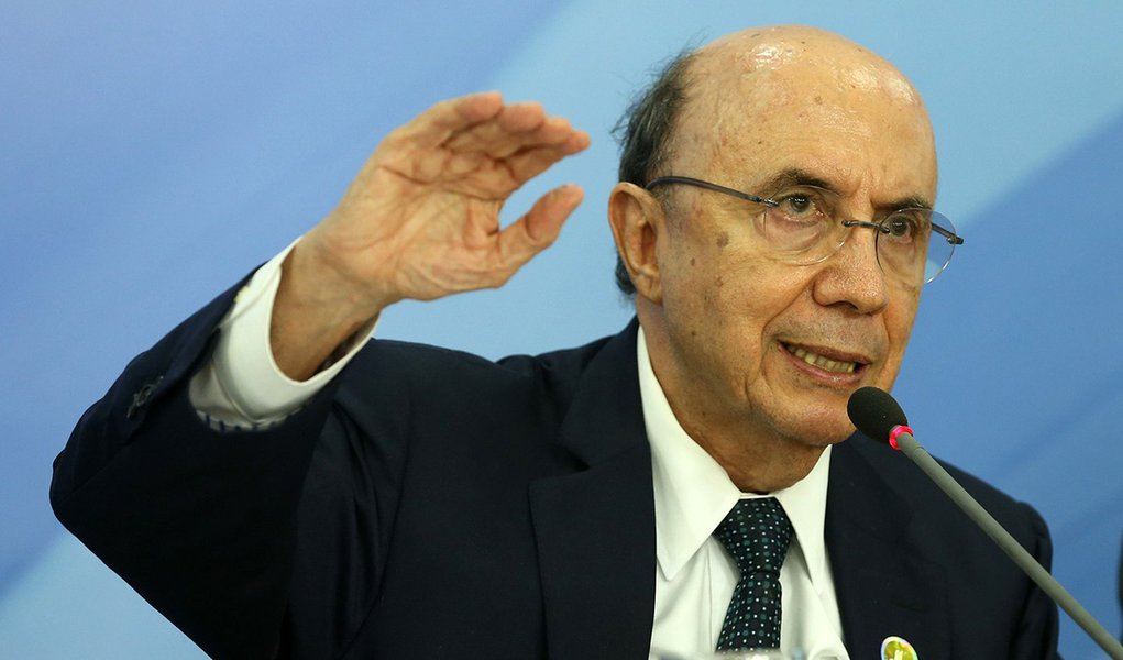 Brasília - O ministro da Fazenda, Henrique Meirelles, fala sobre projeto do Orçamento Geral da União de 2017, enviado hoje (31) ao Congresso Nacional (Valter Campanato/Agência Brasil)