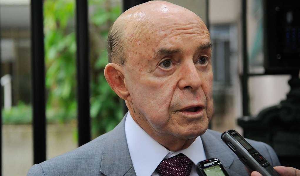 Rio de Janeiro - O governador em exercício, Francisco Dornelles, após visitar o governador Luiz Fernando Pezão em sua residência, no Leblon (Fernando Frazão/Agência Brasil)