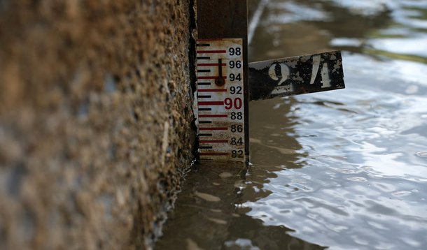 Brasília - Lago da barragem de Santo Antonio do Descoberto, que abastece boa parte das cidades satélite da capital, está com o nível de água bem abaixo do esperado (Fabio Rodrigues Pozzebom/Agência Brasil)
