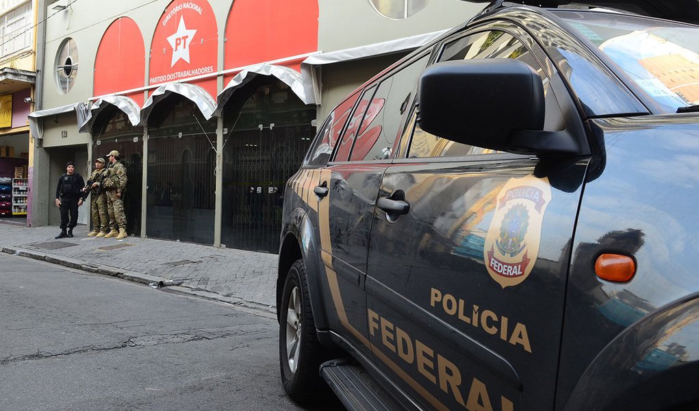 São Paulo - Polícia Federal faz buscas na sede do PT em São Paulo (Rovena Rosa/Agência Brasil)