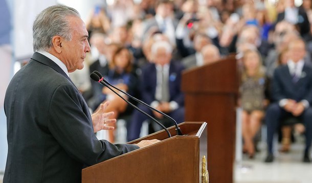 Brasília - DF, 27/10/2016. Presidente Michel Temer durante Cerimônia de Lançamento do Multirão de Renegociação e Sanção de Leis referentes ao Supersimples e ao Salão-Parceiro. Foto: Marcos Corrêa/PR