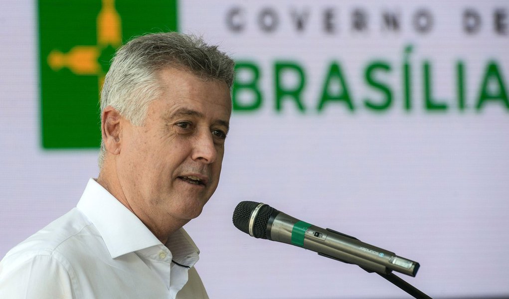 Brasília- DF- Brasil- 18/04/2015- Em comemoração ao aniversário de 55 anos de Brasília, o Governador do DF, Rodrigo Rollemberg, homenageia os pioneiros que participaram da construção da Capital ( Marcelo Camargo/Agência Brasil)