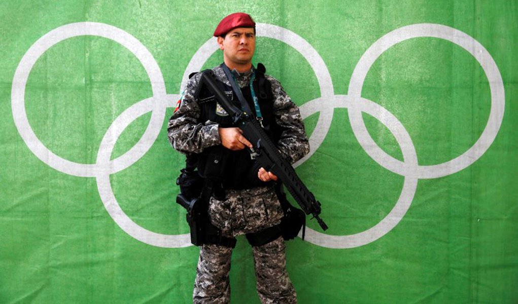 Homem da Força Nacional faz segurança em local dos Jogos 30/7/2016 REUTERS/Stefan Wermuth