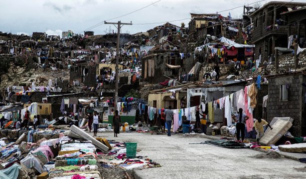 Clean up from Hurricane Matthew continues in Jeremie. Logan Abassi, courtesy of UN/MINUSTAH