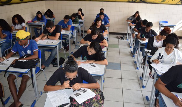 sala de aula
ensino medio
escola