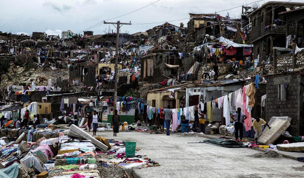 Clean up from Hurricane Matthew continues in Jeremie. Logan Abassi, courtesy of UN/MINUSTAH