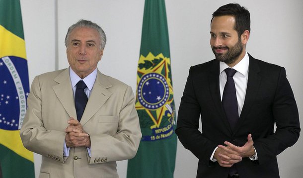 Brasília - Presidente interino Michel Temer posa para foto acompanhado do ministro da Educação, Mendonça Filho, com o Secretário Nacional de Cultura, Marcelo Calero. (Fabio Rodrigues Pozzebom/Agência Brasil)