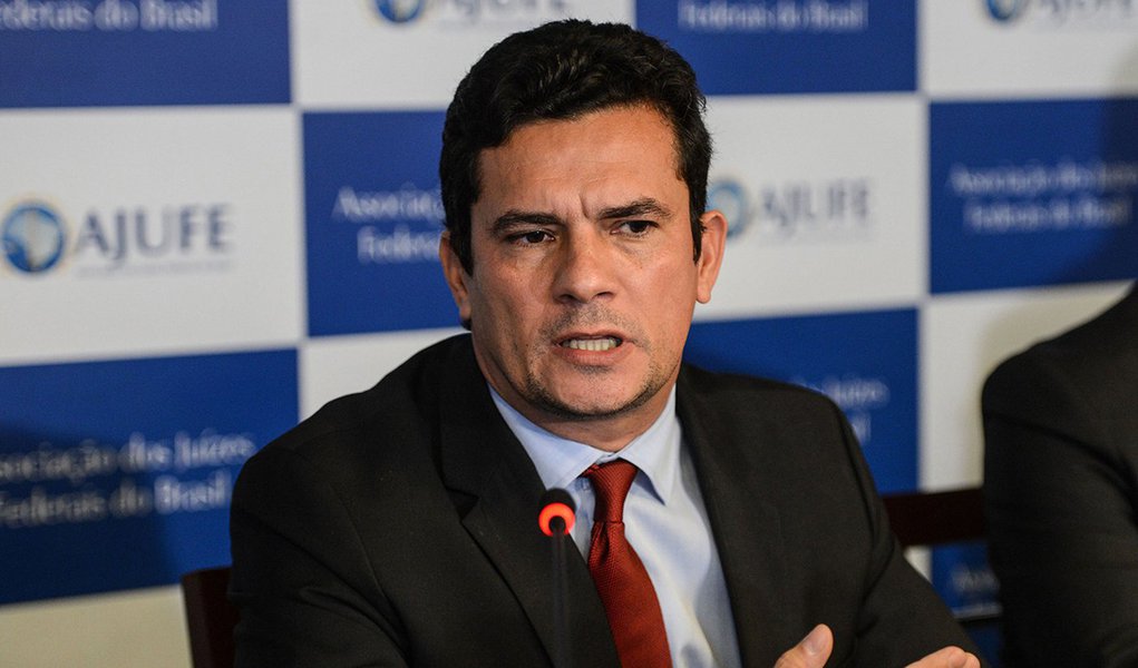 Brasília- DF- Brasil- 07/04/2015- O juiz federal Sérgio Moro participa de apresentação de um conjunto de medidas contra a impunidade e pela efetividade da Justiça, na sede Associação dos Juízes Federais do Brasil (Fabio Rodrigues Pozzebom/Agência Brasil)