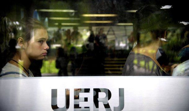 Rio de Janeiro - Alunos da Uerj ocupam o campus da universidade no Maracanã, em protesto pelo não pagamento das bolsas dos estudantes e dos salários de servidores terceirizados (Tânia Rêgo/Agência Brasil)