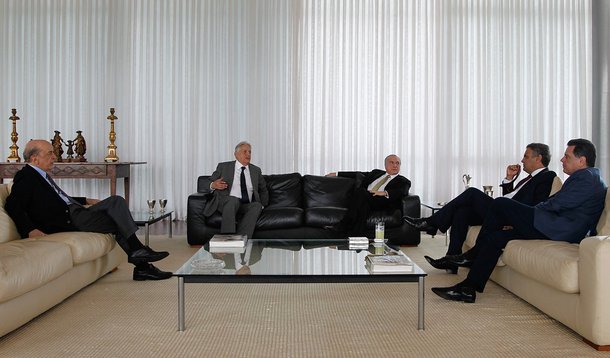 (Brasília - DF 25/11/2016) Presidente Michel Temer recebe o Ministro das Relações Exterios, José Serra, o Ex-Presidente Fernando Henrique Cardoso, o Senador Aécio Neves e o Governador Marconi Perilo no Palácio da Alvorada. Foto: Beto Barata/PR