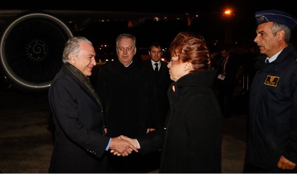 (Lisboa - Portugal, 10/01/2017) Presidente Michel Temer recebe os cumprimentos da Cônsul-Geral do Brasil em Lisboa, Embaixadora Maria Dulce Silva Barros, durante sua chegada a Lisboa - Portugal Foto: Isac Nóbrega/PR