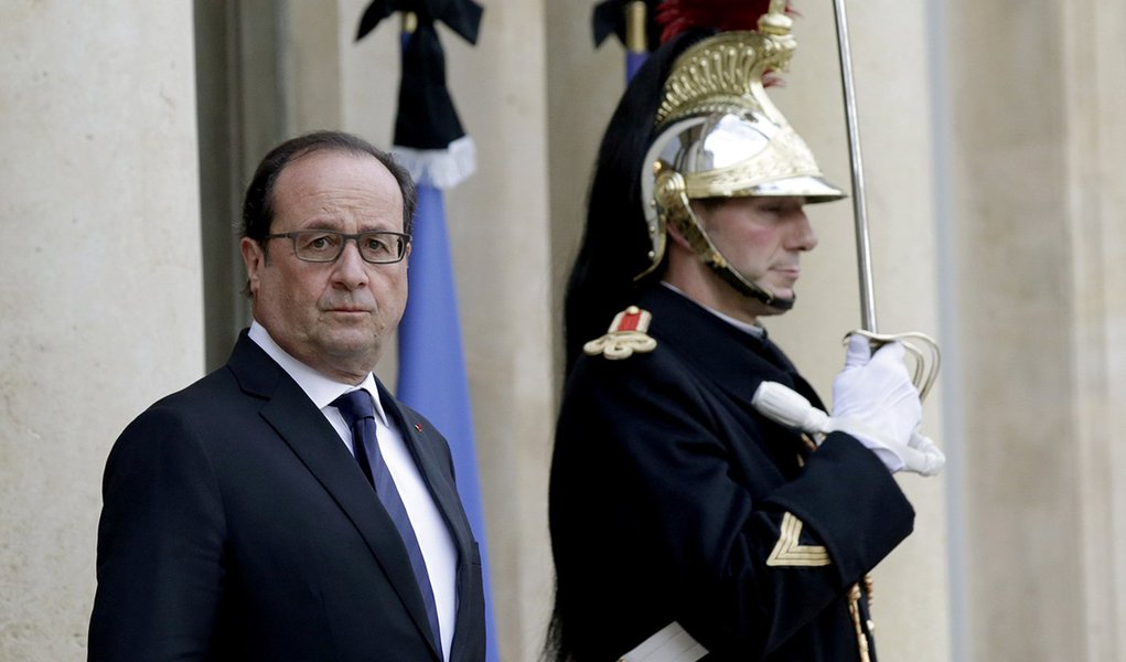 Presidente francÃªs, FranÃ§ois Hollande, no PalÃ¡cio do Eliseu, em Paris. 17/11/2015 REUTERS/Philippe Wojazer