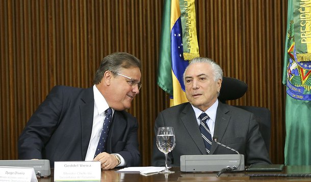 Brasília - O ministro da Secretaria de Governo, Geddel Vieira Lima, e o presidente interino Michel Temer durante reunião com líderes da Câmara e do Senado, no Palácio do Planalto. (Marcelo Camargo/Agência Brasil)