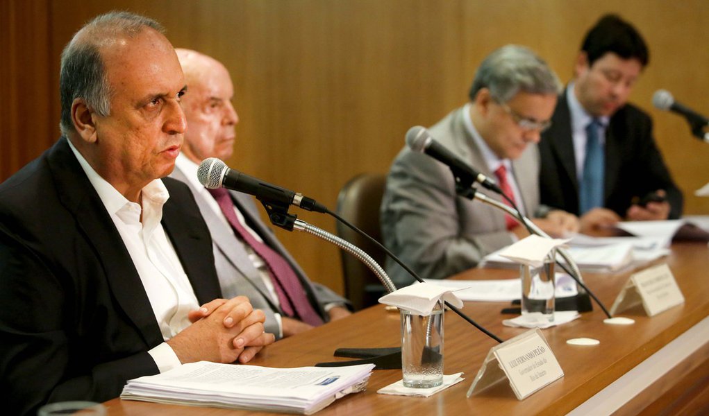 Rio de Janeiro, 04-11-2016.Governador Luiz Fernando Pezão e o vice governador Francisco Dornelles anunciam pacote de austeridade para enfrentar a crise. Foto: Carlos Magno