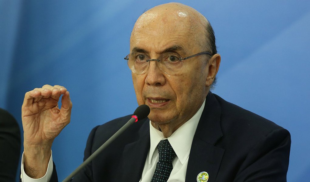 Brasília - O ministro da Fazenda, Henrique Meirelles, fala sobre projeto do Orçamento Geral da União de 2017, enviado hoje (31) ao Congresso Nacional (Valter Campanato/Agência Brasil)