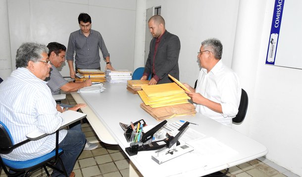 Representantes de empresas participam da primeira sessão pública da CCL com entrega de envelopes de habilitação e propostas de preço . Foto: Divulgação