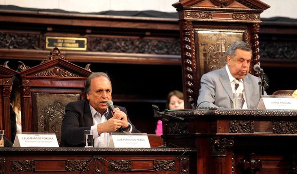 08092015 - GOVERNADOR, Rio de Janeiro. O governador Luiz Fernando PezÃ£o participa da Mesa de abertura do FÃ³rum Permanente de Desenvolvimento EstratÃ©gico do Estado do Rio na ALERJ.