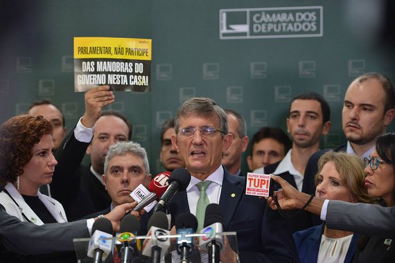 Brasília - O deputado Darcísio Perondi fala à imprensa no Congresso Nacional (José Cruz/Agência Brasil)