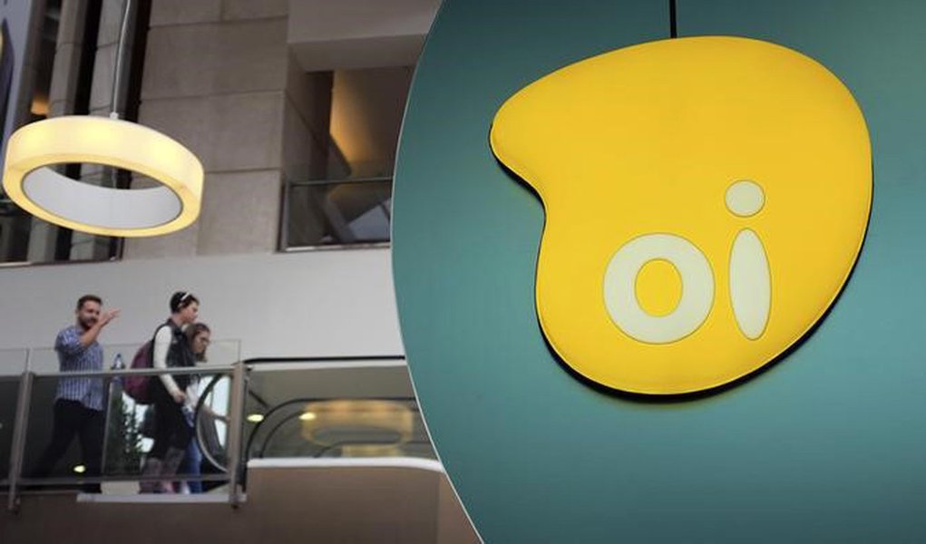 Logotipo da Oi dentro de shopping no centro da cidade de São Paulo. 14/11/2014. REUTERS/Nacho Doce