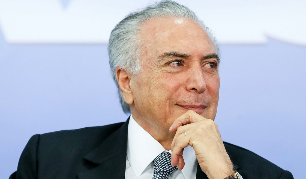 Brasília - DF, 14/09/2016. Presidente Michel Temer durante cerimônia de Posse da Senhora Grace Maria Fernandes Mendonça no cargo de Advogada-Geral da União. Foto: Beto Barata/PR