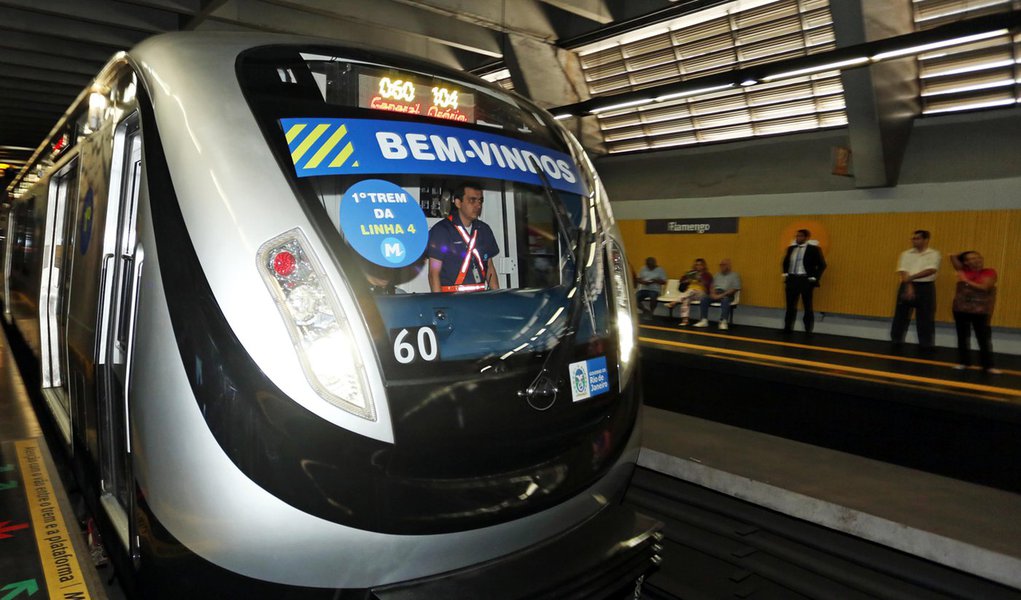 10.06.2015 - Rio de Janeiro - RJ - Governador Luiz Fernando Pezão faz viagem inaugural do primeiro trem do metrô da Linha 4 e visita às obras da Estação General Osório, na zona sul do Rio de Janeiro. Foto: Carlos Magno