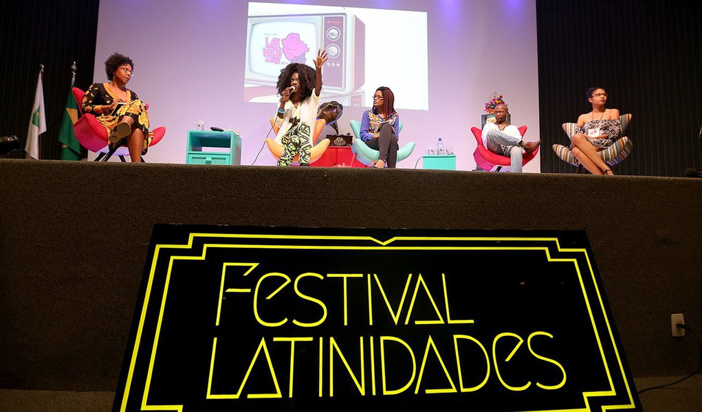 Brasília - Mesa de discussão Estética como estratégia Política, no terceiro dia do Festival Latinidades 2016 (Wilson Dias/Agência Brasil)