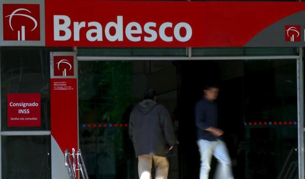 Agência do Bradesco no centro de São Paulo. 18/06/2015 REUTERS/Paulo Whitaker