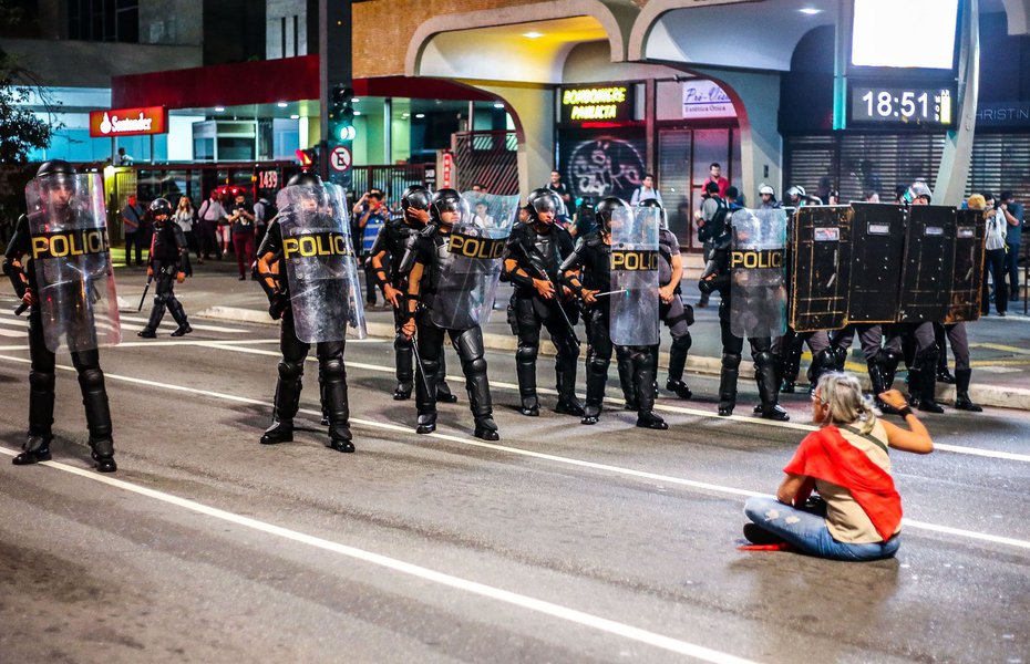 São Paulo- SP- Brasil- 29/08/2016- Manifestação contra o governo interino de Michel Temer, na avenida Paulista. Foto: Paulo Pinto/ AGPT