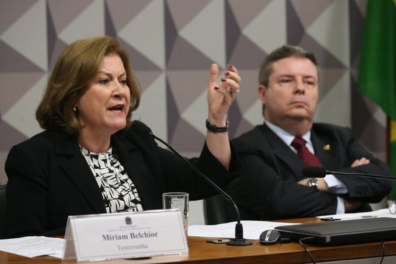 Brasília - A ex-ministra do Planejamento e ex-presidente da Caixa, Miriam Belchior e o relator Antonio Anastasia, durante Comissão Especial do Impeachment (Fabio Rodrigues Pozzebom/Agência Brasil)