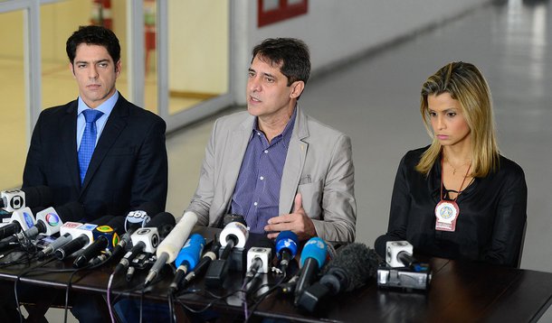 Rio de Janeiro - Delegados da DRCI, Alessandro Thiers, da PCRJ, Fernando Veloso e da Criança e Adolescente Vítima, Cristina Bento, falam sobre caso de estupro coletivo sofrido por jovem (Tomaz Silva/Agência Brasil)