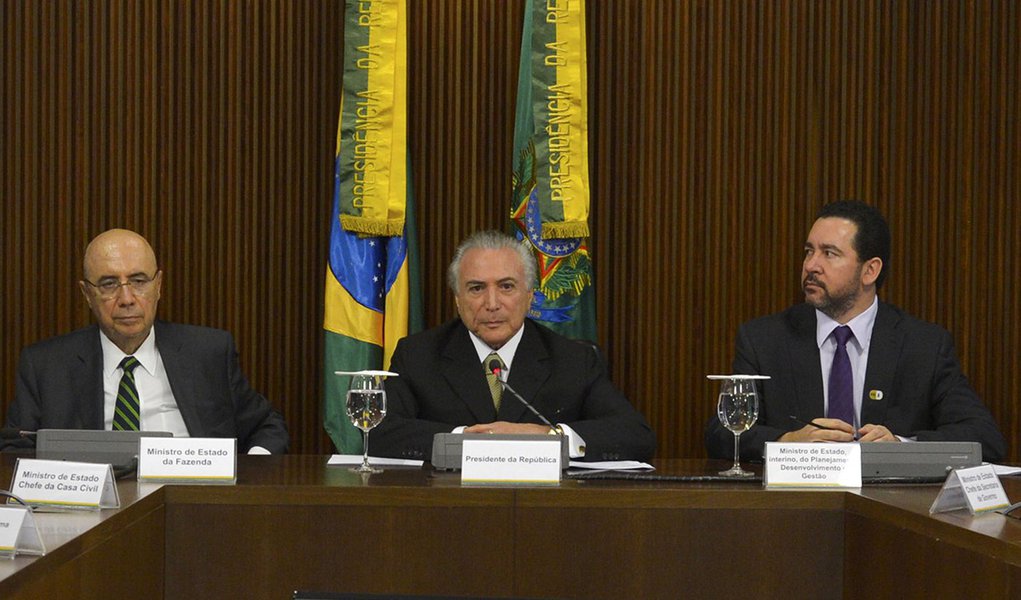 Brasília - O presidente interino Michel Temer apresenta as primeiras medidas econômicas para reequilibrar as contas do governo (José Cruz/Agência Brasil)