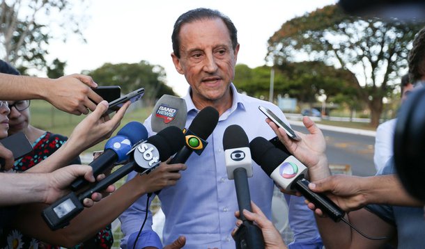 Bras�lia - O presidente da Federa��o das Ind�strias do Estado de S�o Paulo (Fiesp), Paulo Skaf, fala � imprensa ap�s encontro com o vice-presidente Michel Temer Pal�cio do Jaburu (Marcello Casal Jr/Ag�ncia Brasil)
