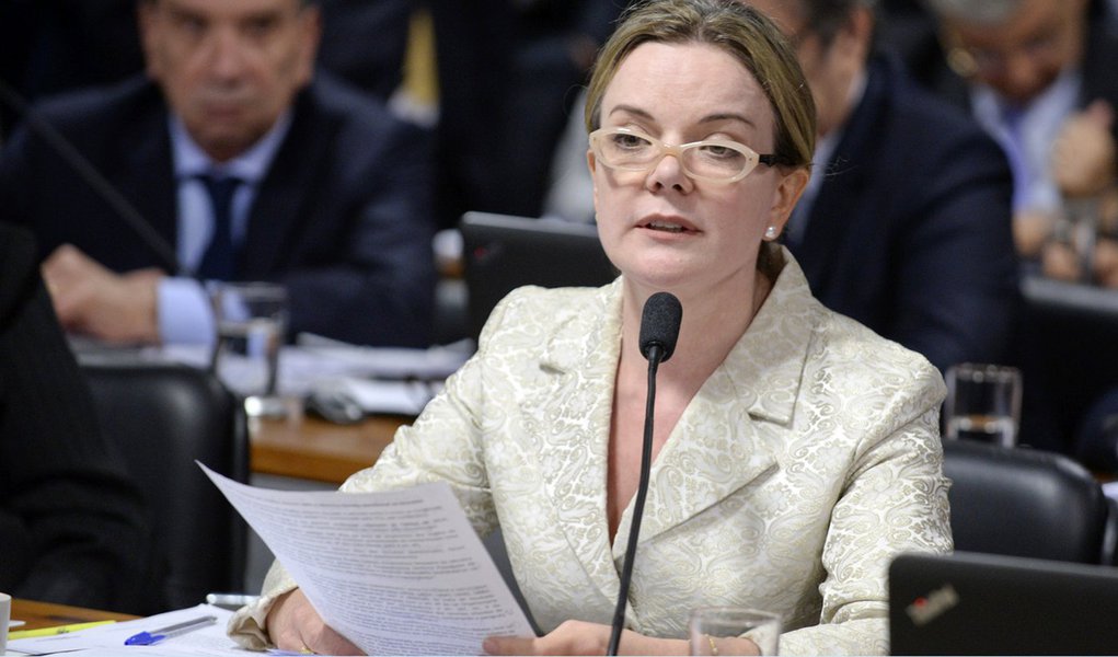 Comissão Especial do Impeachment 2016 (CEI2016) ouve os autores do pedido de impedimento da presidente Dilma Rousseff. Em pronunciamento, senadora Gleisi Hoffmann (PT-PR). Foto: Jefferson Rudy/Agência Senado