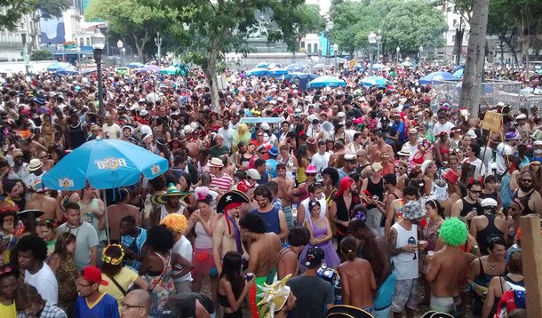 Rio de Janeiro - O Bloco de Carnaval, Toca Raul homenageia o músico baiano (Paulo Virgílio/Agência Brasil)