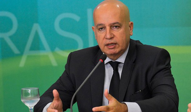 Brasília - Novo ministro do Planejamento, Valdir Simão, fala à imprensa, no Palácio do Planalto (Wilson Dias/Agência Brasil)