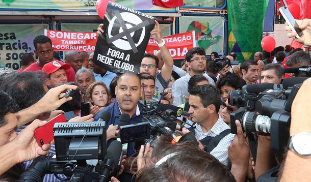 18/03/2016- São Paulo- SP, Brasil- Protestos em apoio ao governo Dilma Rousseff, na avenida Paulista. Vagner Freitas de Moraes, presidente da Cut. Foto: Roberto Parizotti/ CUT