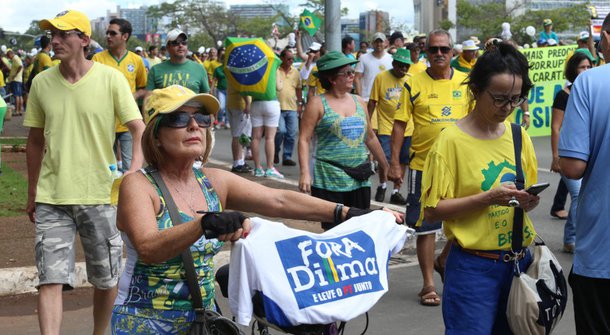 Brasília- DF 13-03-2016 Manifestação contra o governo, Dilma e favor do impeachment na esplanda dos ministerios em Brasília. Lula Marques/ Agência PT.