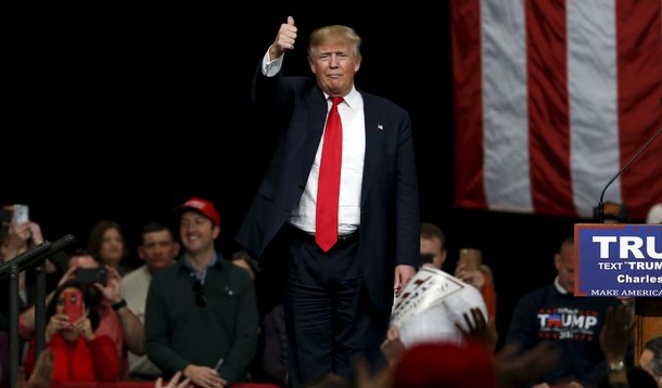 U.S. Republican presidential candidate Donald Trump holds a rally with supporters at the convention center in North Charleston, South Carolina February 19, 2016. REUTERS/Jonathan Ernst