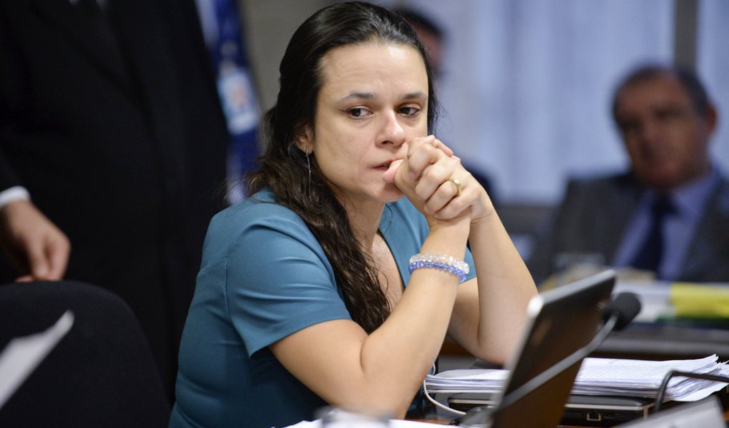 Comiss�o Especial do Impeachment 2016 (CEI2016) ouve os autores do pedido de impedimento da presidente Dilma Rousseff. � mesa, jurista Jana�na Concei��o Paschoal. Foto: Jefferson Rudy/Ag�ncia Senado