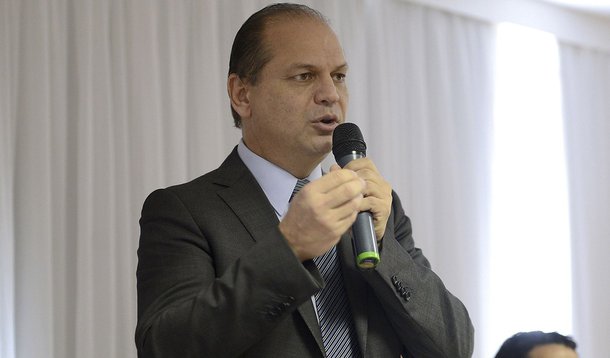 Brasília- O ministro da Saúde, Ricardo Barros, participa da 25ª Reunião de avaliação do Programa Nacional de Controle da Malária e da 8ª reunião de apoiadores municipais para controle da malária (Elza Fiuza/Agência Brasil)