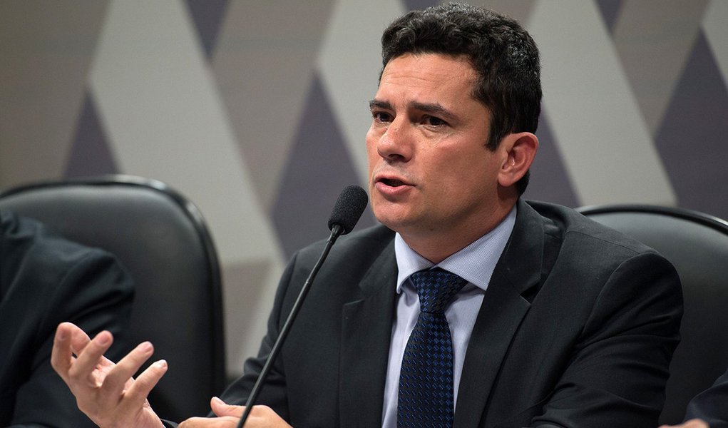 O juiz federal Sergio Moro participa na Comissão de Constituição, Justiça e Cidadania (CCJ) do Senado de audiência pública sobre projeto que altera o Código de Processo Penal (Fabio Rodrigues Pozzebom/Agência Brasil)