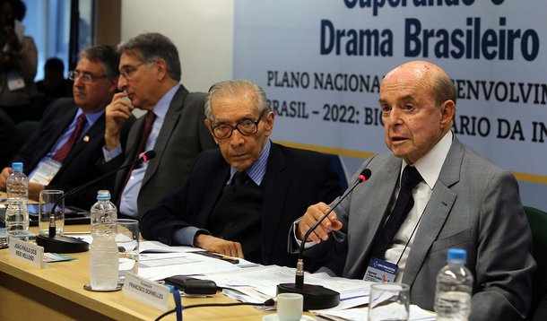 Rio de Janeiro, 17-05-2016.Governador em exercício Francisco Dornelles participa do Forum Nacional Superando o Drama Brasileiro. Foto Carlos Magno