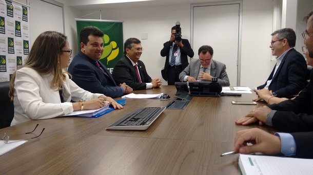 Governador Flávio Dino e secretário Adelmo Soares durante agenda com o ministro Patrus Ananias em Brasília. Foto: Divulgação