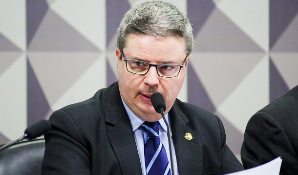 Comissão Especial do Impeachment 2016 (CEI2016) ouve especialistas favoráveis ao afastamento da presidente Dilma. Em pronunciamento, relator da CEI2016, senador Antonio Anastasia (PSDB-MG) Foto: Pedro França/Agência Senado