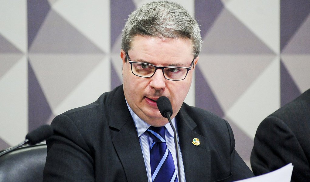 Comissão Especial do Impeachment 2016 (CEI2016) ouve especialistas favoráveis ao afastamento da presidente Dilma. Em pronunciamento, relator da CEI2016, senador Antonio Anastasia (PSDB-MG) Foto: Pedro França/Agência Senado
