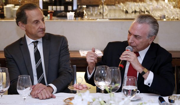 28/08/15- São Paulo- SP- Brasil- Presidente Federação das Indústrias do Estado de São Paulo (FIESP), Paulo Skaf e empresários jantam com o vice-presidente da República Michel Temer (PMDB)